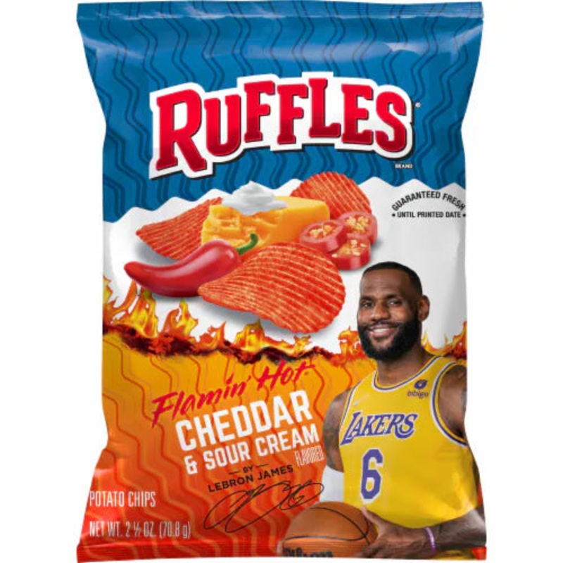Ruffles Flamin' Hot Cheddar & Sour Cream Potato Chips 70.8g